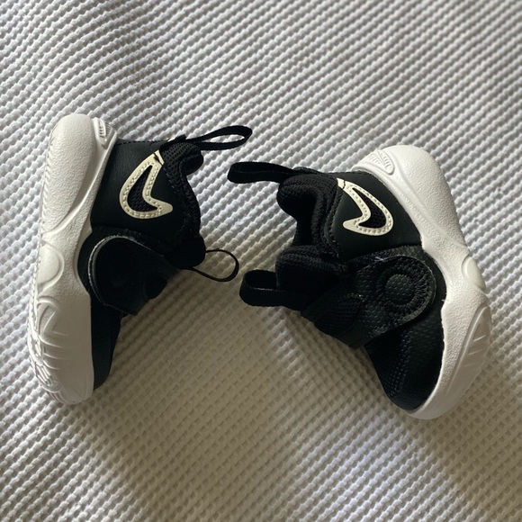 Baby Nike shoes - Picture 6 of 6